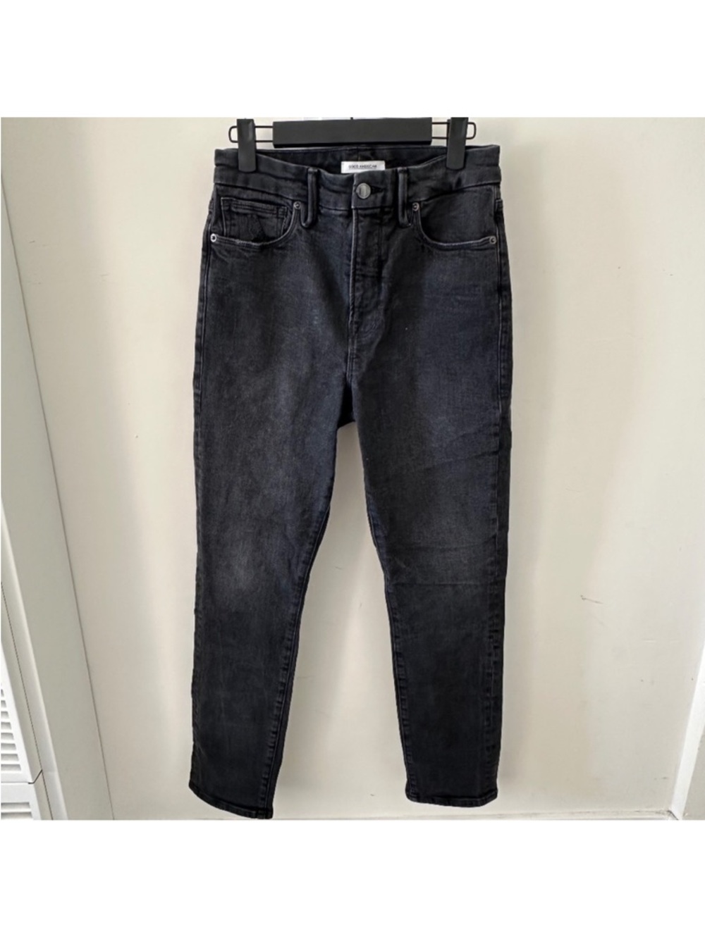 Good American Slim Straight Jeans in Washed Black